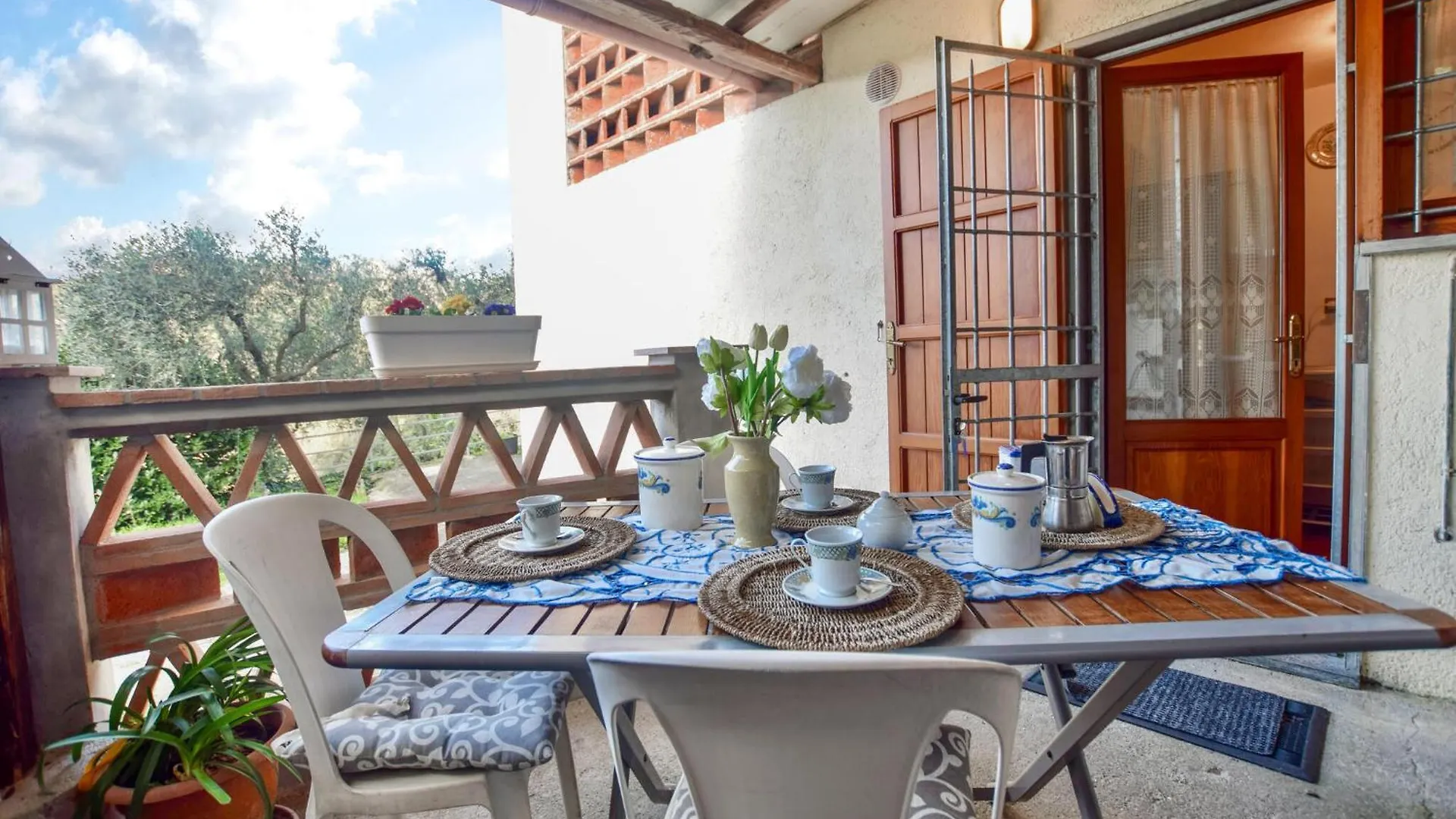 Cozy Home In Massarosa With Kitchen location